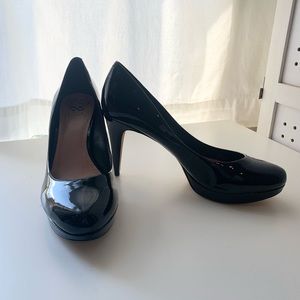 Vince Camuto black patent leather platform heels, EUC, size 10